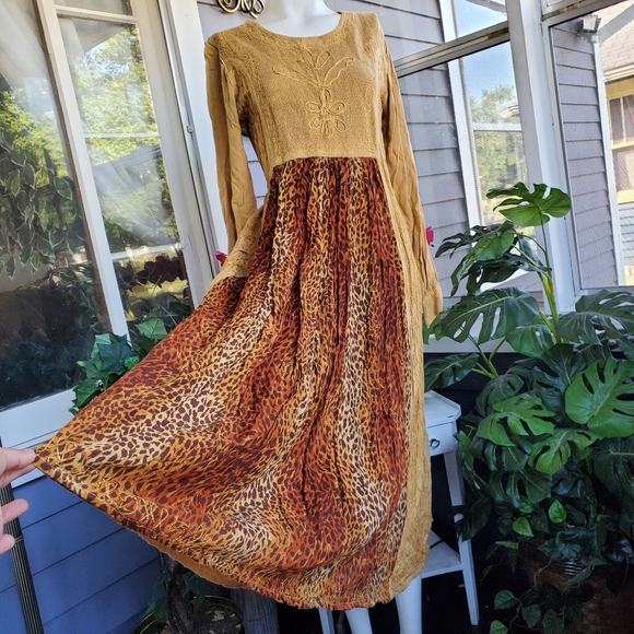 Vintage Gold Star 100% Rayon Embroidered Pleated Gold &Cheetah Print Midi Dress - Picture 9 of 14